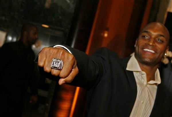New York Giants wide receiver Amani Toomer shows off his new Super Bowl ring.